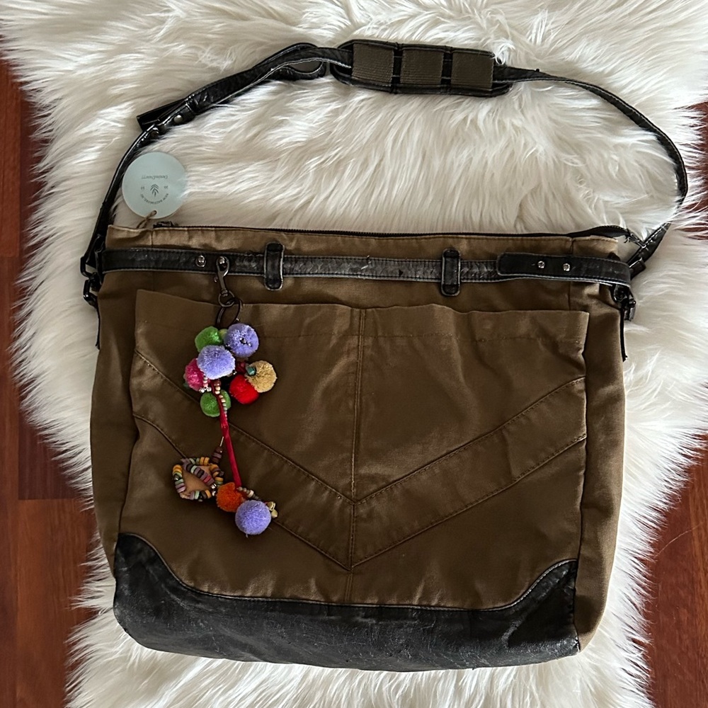 Tylie Malibu Messenger Bag